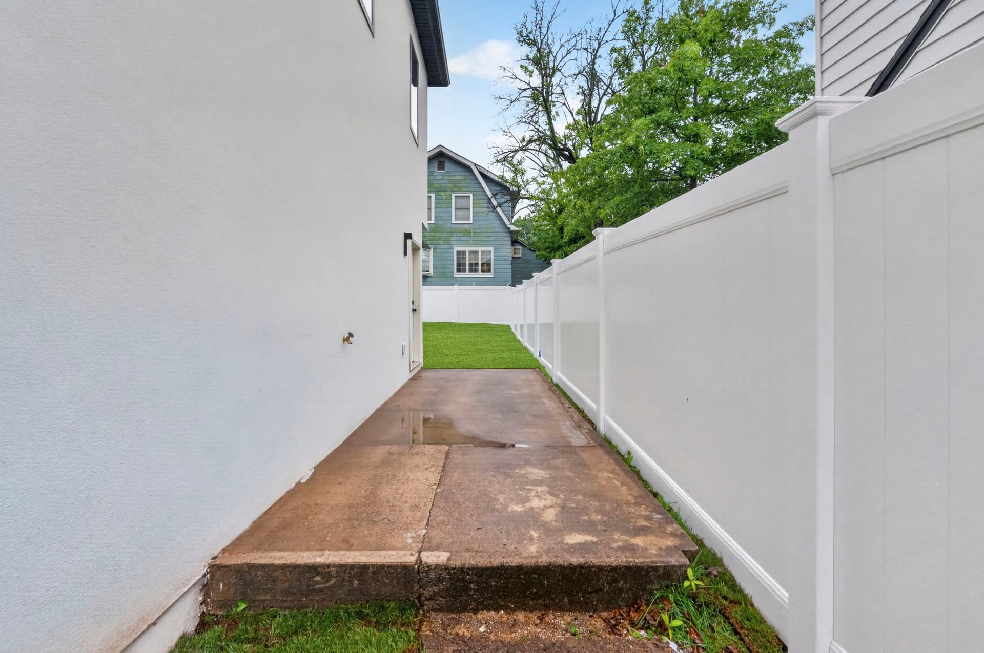 Side yard walkway leading toward the backyard